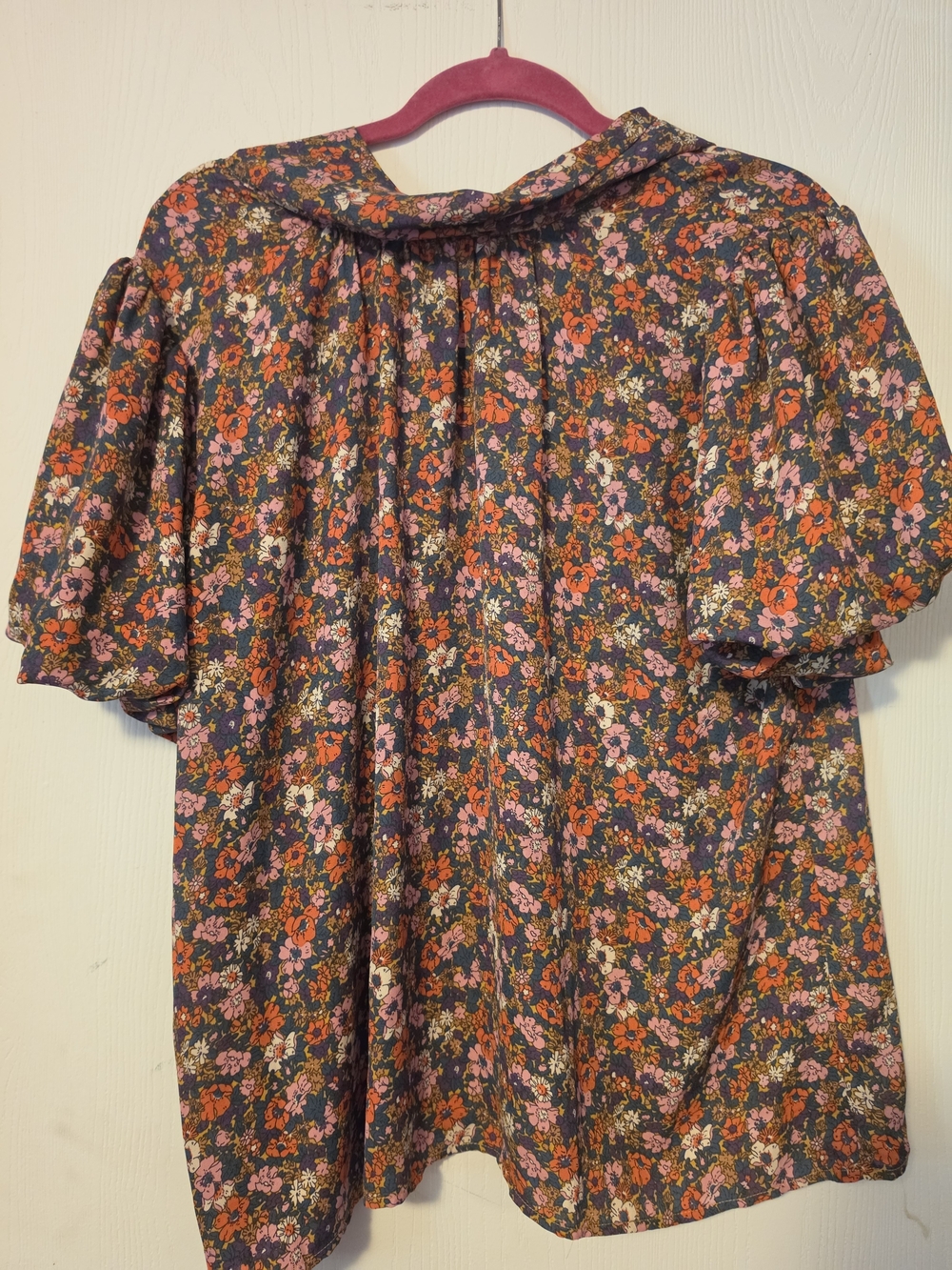entro Floral Puff-Sleeve Blouse — Pink & Orange on Black